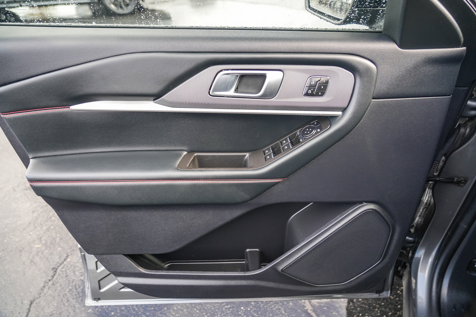 Certified 2025 Ford Explorer ST-Line w/ Premium Package RWD image 21