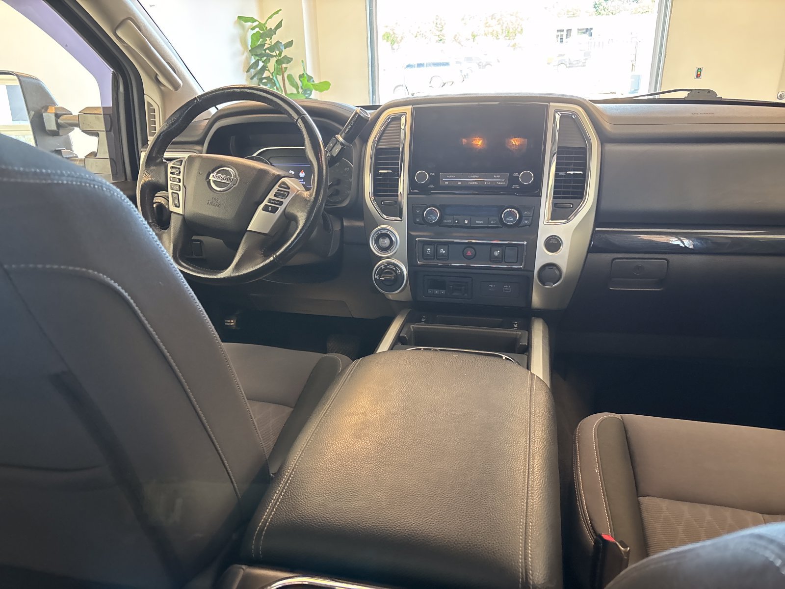 Used 2021 Nissan Titan SV w/ SV Convenience Package AWD/4WD image 8