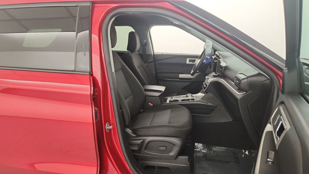 Certified 2024 Ford Explorer XLT image 31