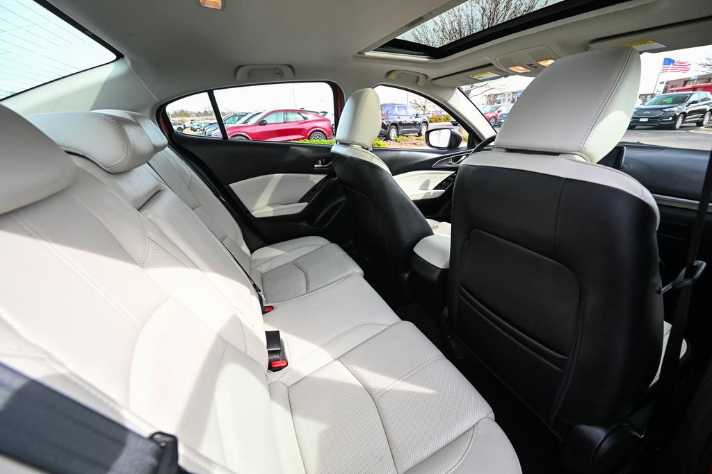 Used 2018 MAZDA MAZDA3 Grand Touring w/ Premium Equipment Package FWD image 25