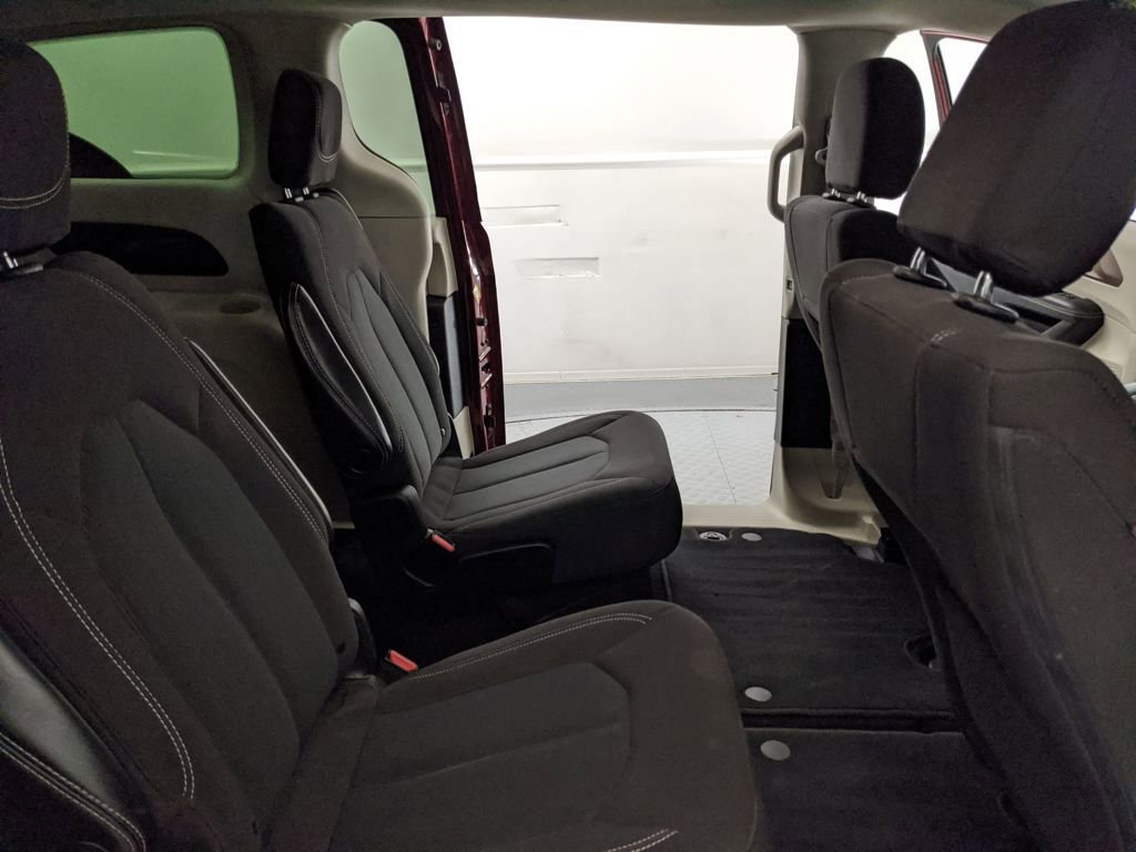 Used 2023 Chrysler Voyager LX image 21