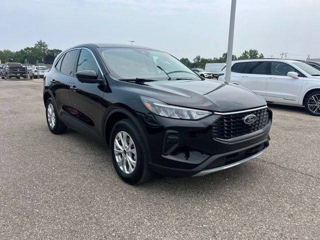 Certified 2023 Ford Escape Active w/ Tech Pack #2 AWD/4WD image 3