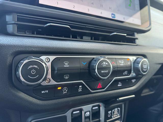 Used 2025 Jeep Wrangler Unlimited Sport AWD/4WD image 26