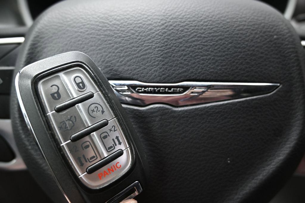 Used 2024 Chrysler Pacifica Touring-L FWD image 46