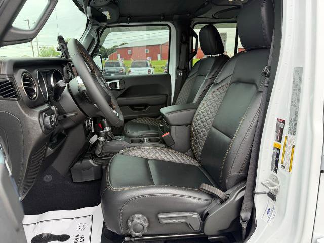 Used 2023 Jeep Gladiator Overland AWD/4WD image 11