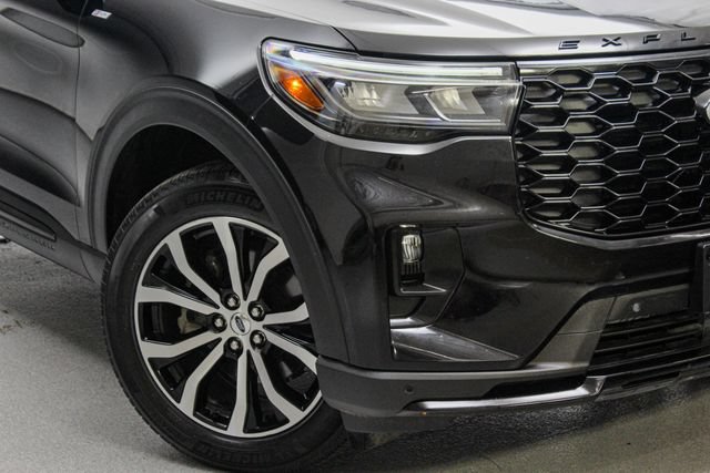 Certified 2025 Ford Explorer ST-Line AWD/4WD image 2