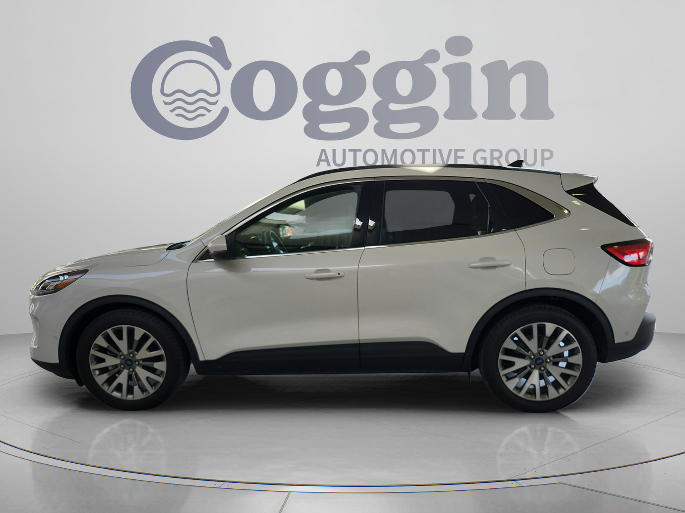 Certified 2020 Ford Escape Titanium w/ Titanium Premium Package 2.0 FWD image 2