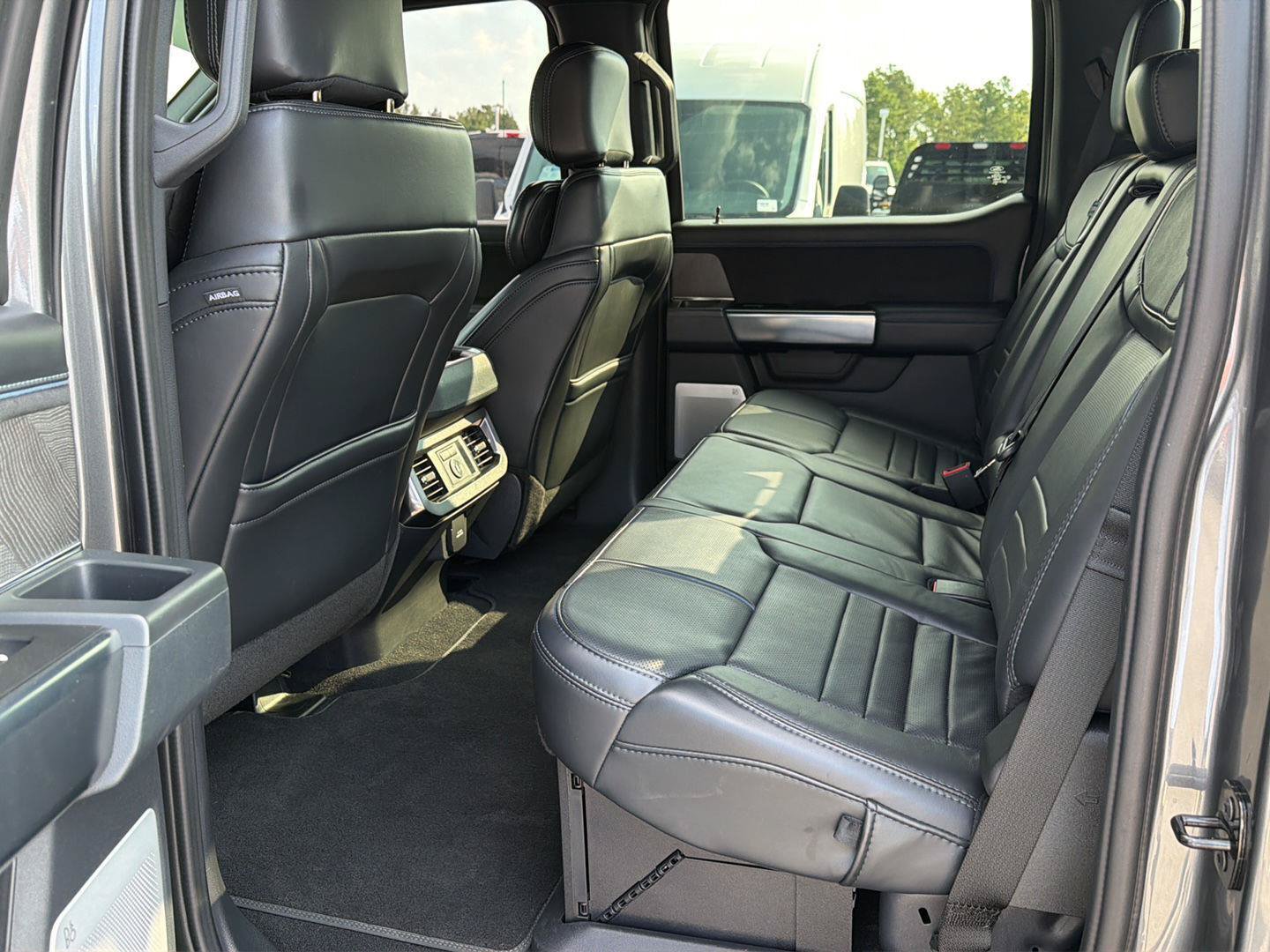 Certified 2025 Ford F250 Platinum w/ FX4 Off-Road Package AWD/4WD image 11