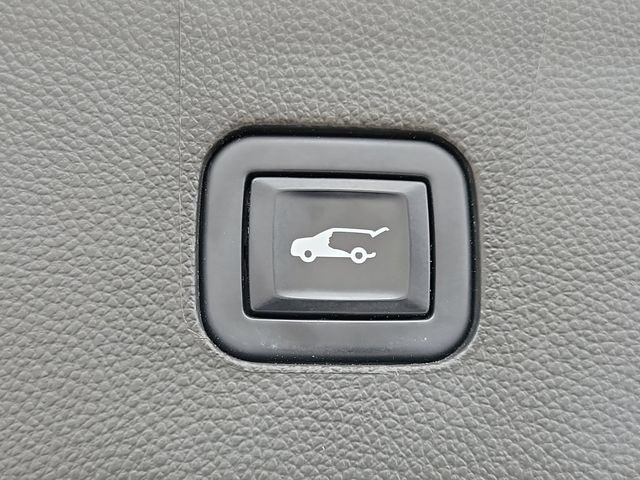 Used 2022 Buick Enclave Avenir w/ Avenir Technology Package AWD/4WD image 11