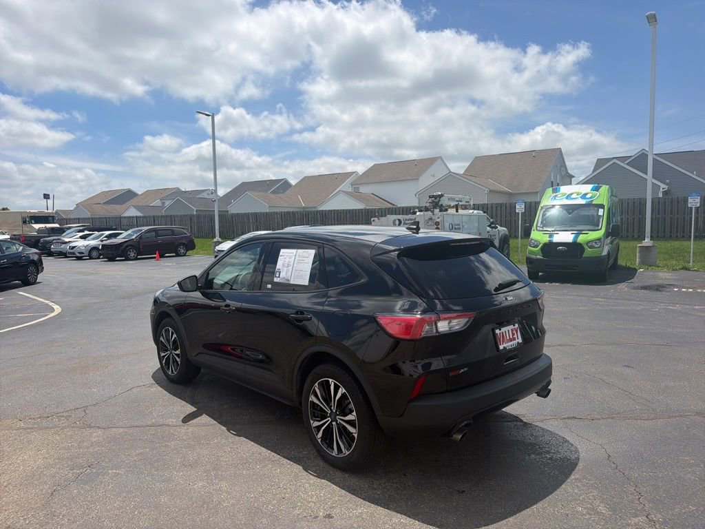 Certified 2022 Ford Escape SEL w/ SEL Stealth AWD Package image 5