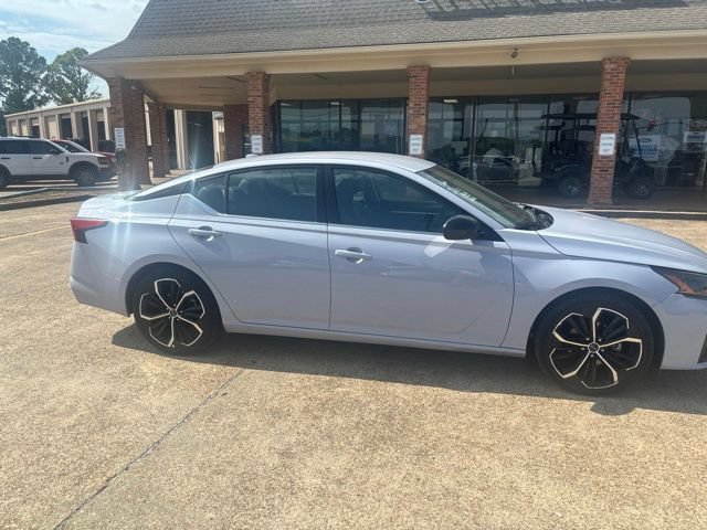 Used 2025 Nissan Altima 2.5 SR FWD image 7