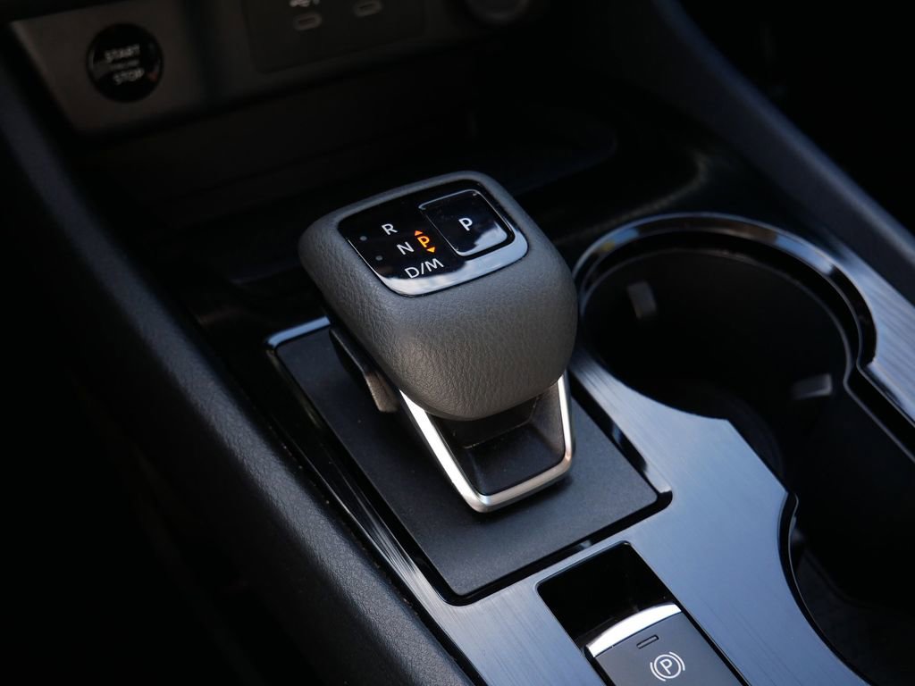 Used 2024 Nissan Rogue S image 22