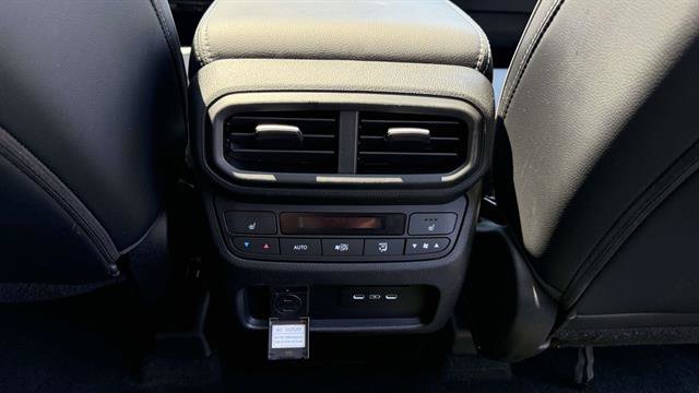 Used 2025 Honda Pilot Elite image 27