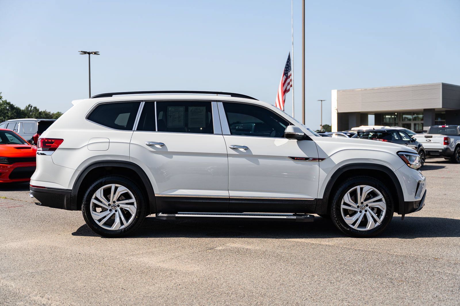 Used 2021 Volkswagen Atlas SE w/ Panoramic Sunroof Package FWD image 9