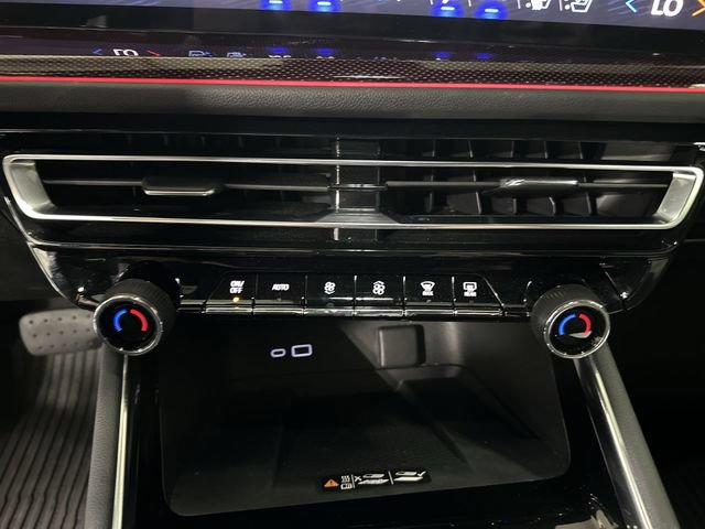 Used 2024 Chevrolet Traverse RS AWD/4WD image 21