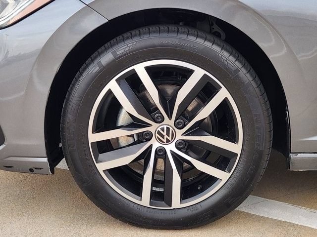 Used 2025 Volkswagen Jetta SE FWD image 10