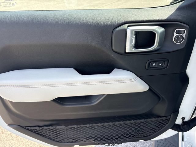 Used 2021 Jeep Gladiator Overland AWD/4WD image 24