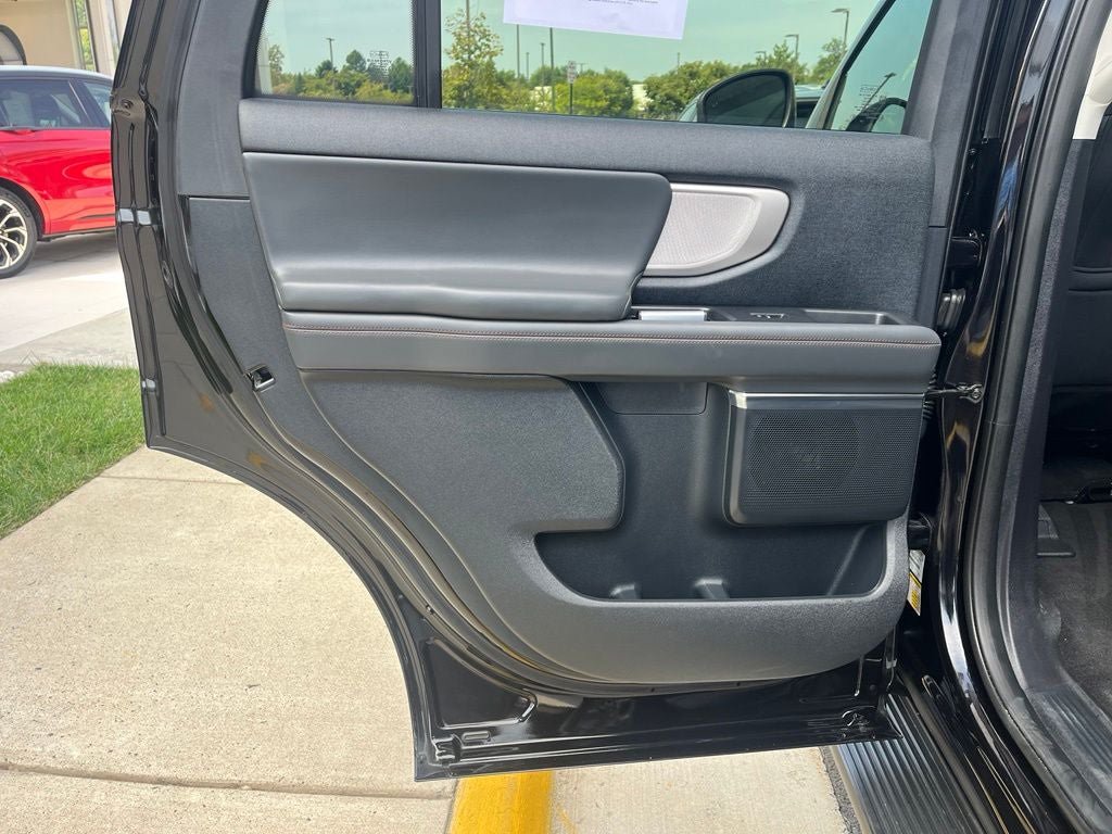 Certified 2025 Ford Expedition Active AWD/4WD image 18