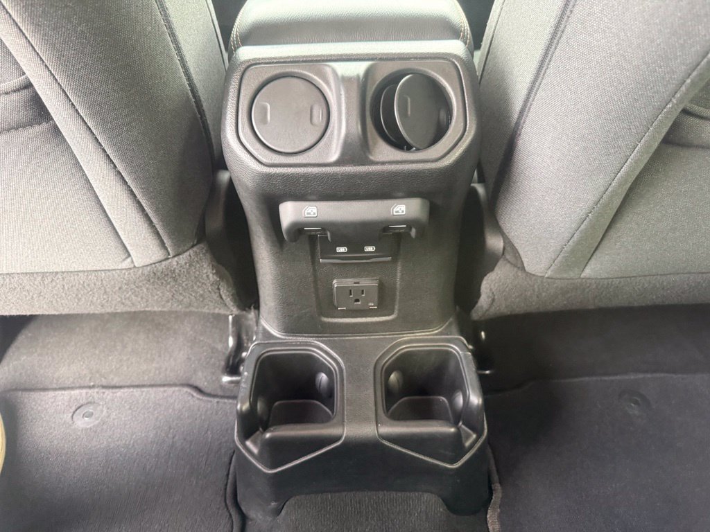 Used 2024 Jeep Wrangler Unlimited Sahara AWD/4WD image 44