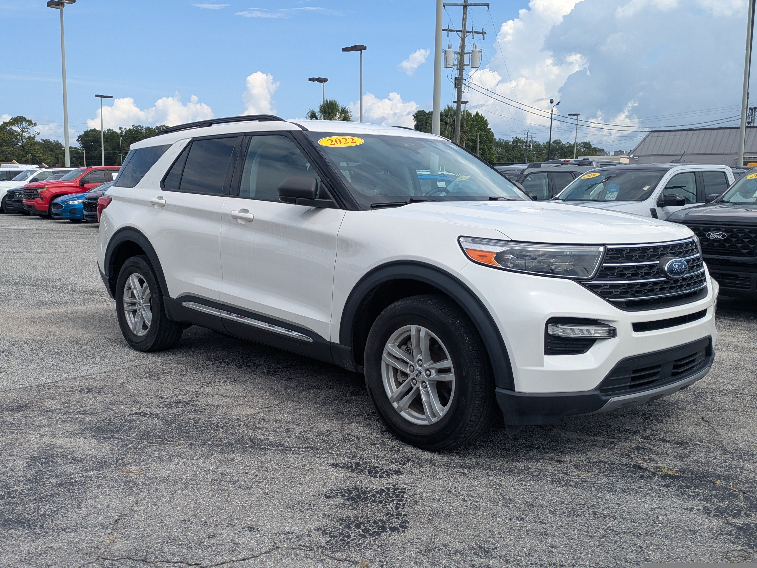 Certified 2022 Ford Explorer XLT w/ Equipment Group 202A AWD/4WD image 2