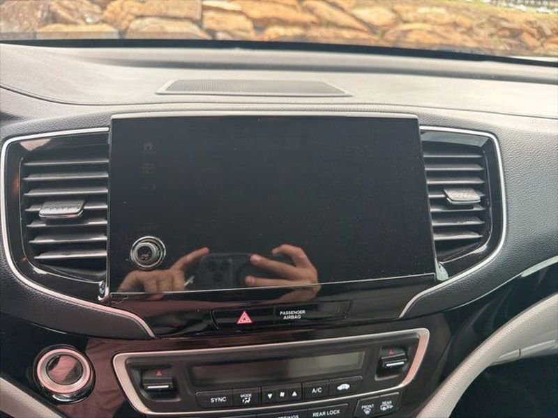 Used 2021 Honda Pilot Touring image 7