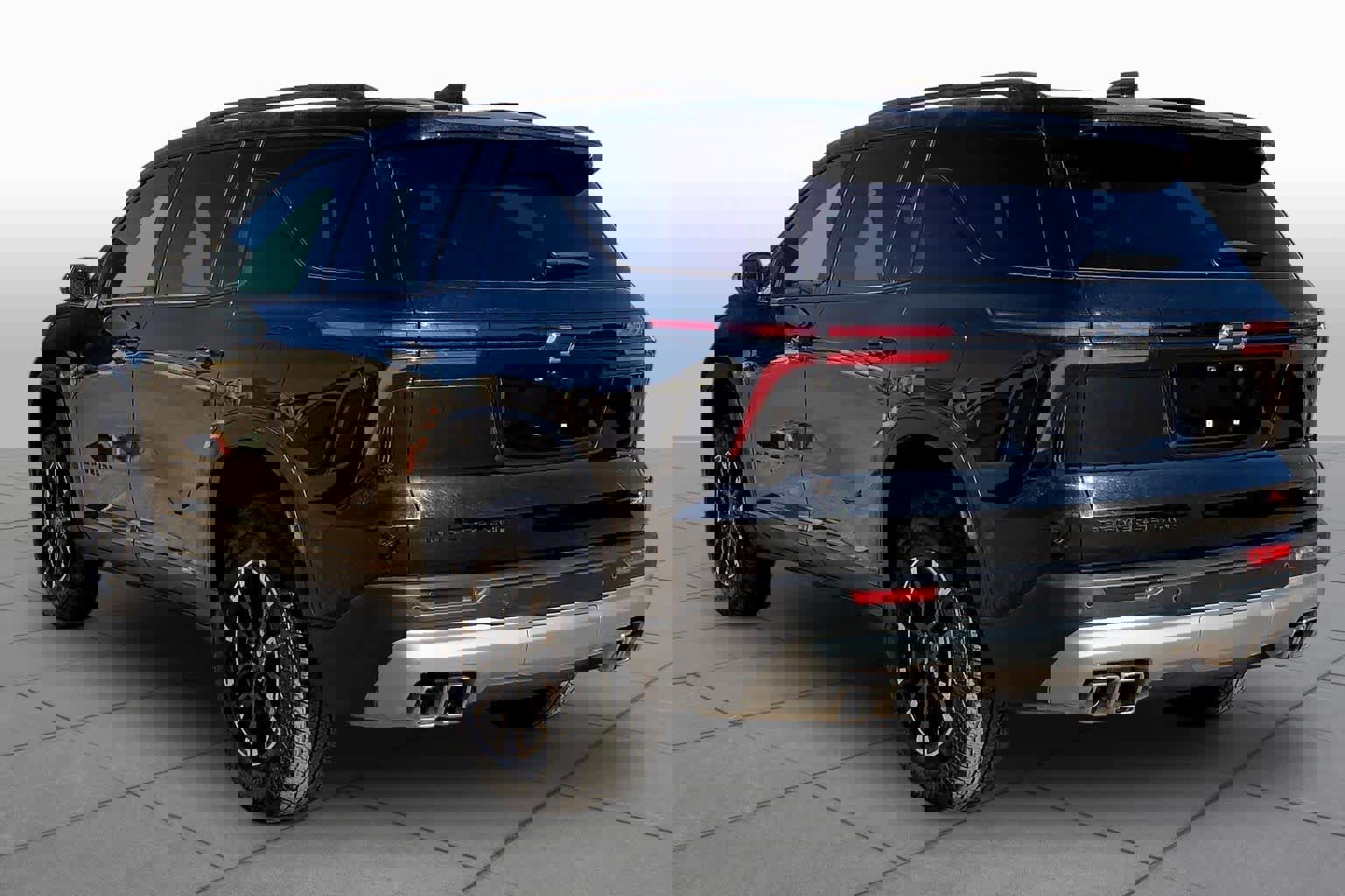 Used 2024 Chevrolet Traverse Z71 w/ Enhanced Driving Package image 4