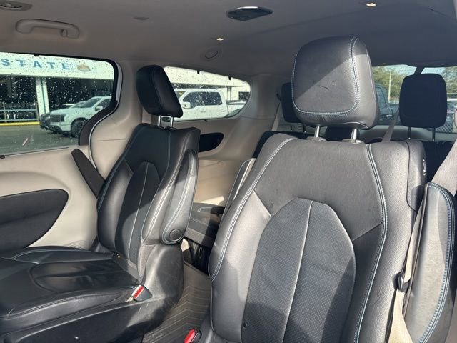 Used 2021 Chrysler Pacifica Touring-L w/ Uconnect Theater Family Group image 8