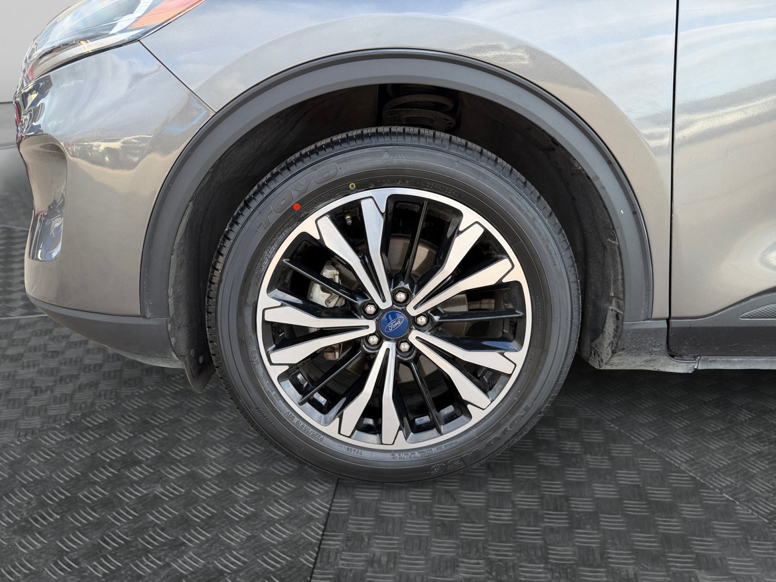 Certified 2022 Ford Escape SE w/ SE Sport Appearance Package FWD image 9