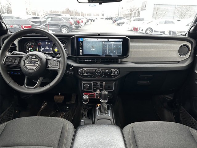 Used 2024 Jeep Wrangler Unlimited image 15
