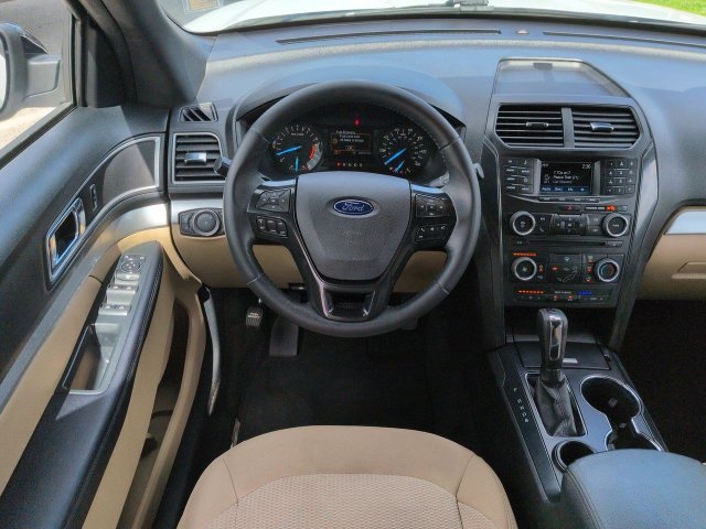 Certified 2017 Ford Explorer XLT FWD image 17