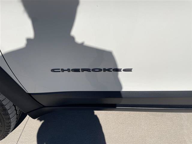 Used 2019 Jeep Cherokee Trailhawk AWD/4WD image 38