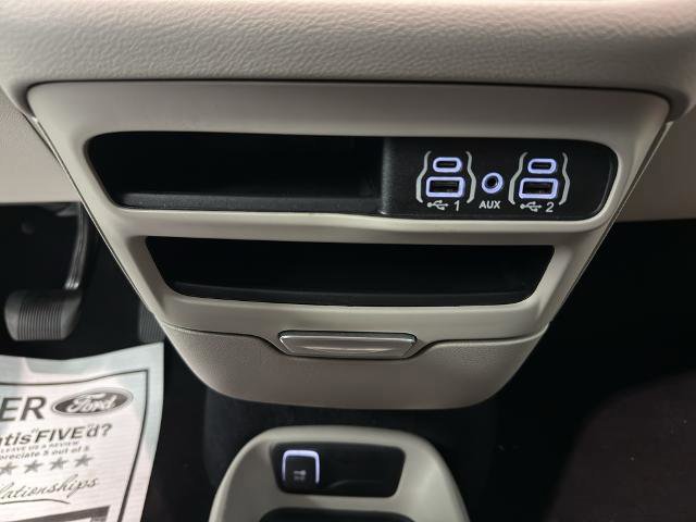 Used 2024 Chrysler Voyager LX image 16