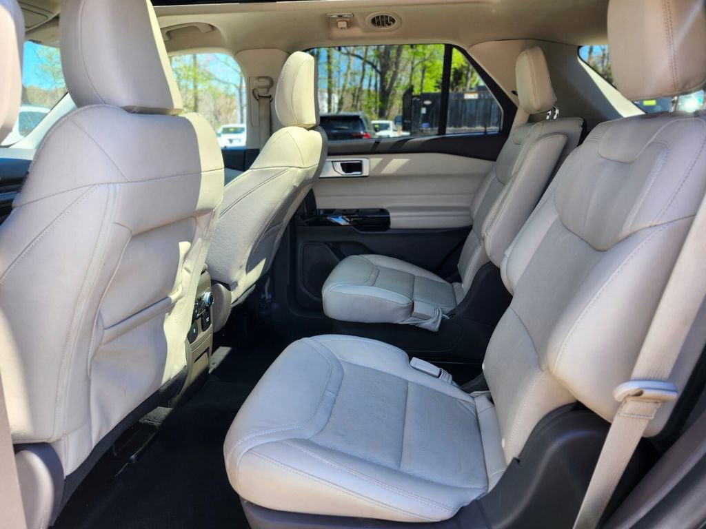 Certified 2022 Ford Explorer Platinum w/ Equipment Group 601A AWD/4WD image 16