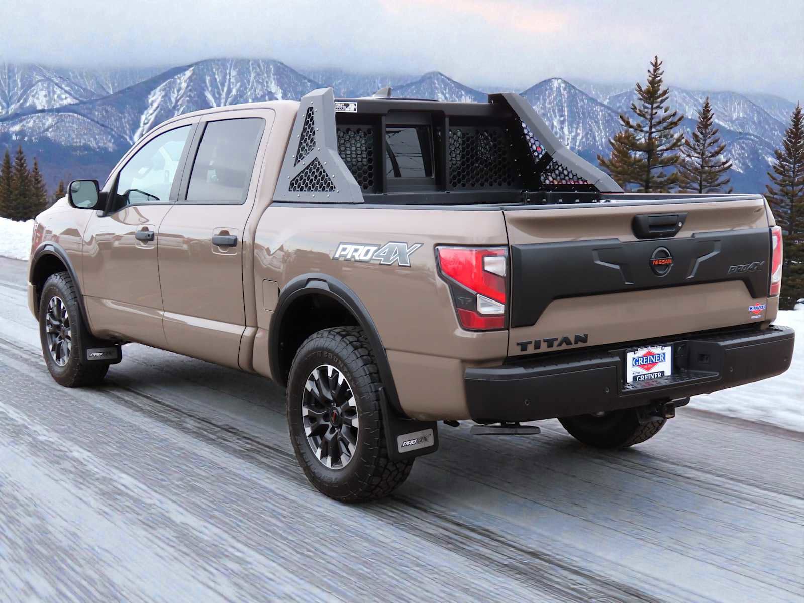 Used 2022 Nissan Titan PRO-4X w/ Pro-4x Convenience Package image 5