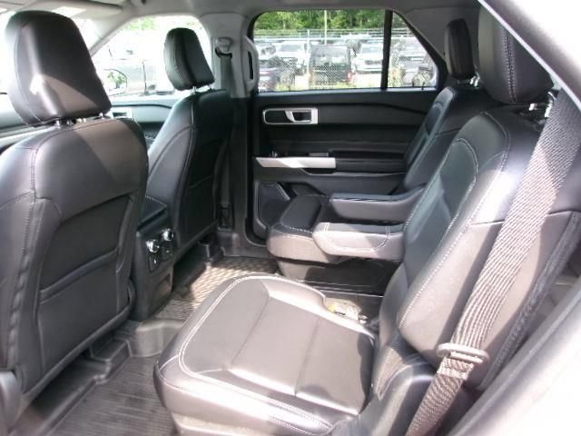 Certified 2022 Ford Explorer XLT w/ Equipment Group 202A AWD/4WD image 9