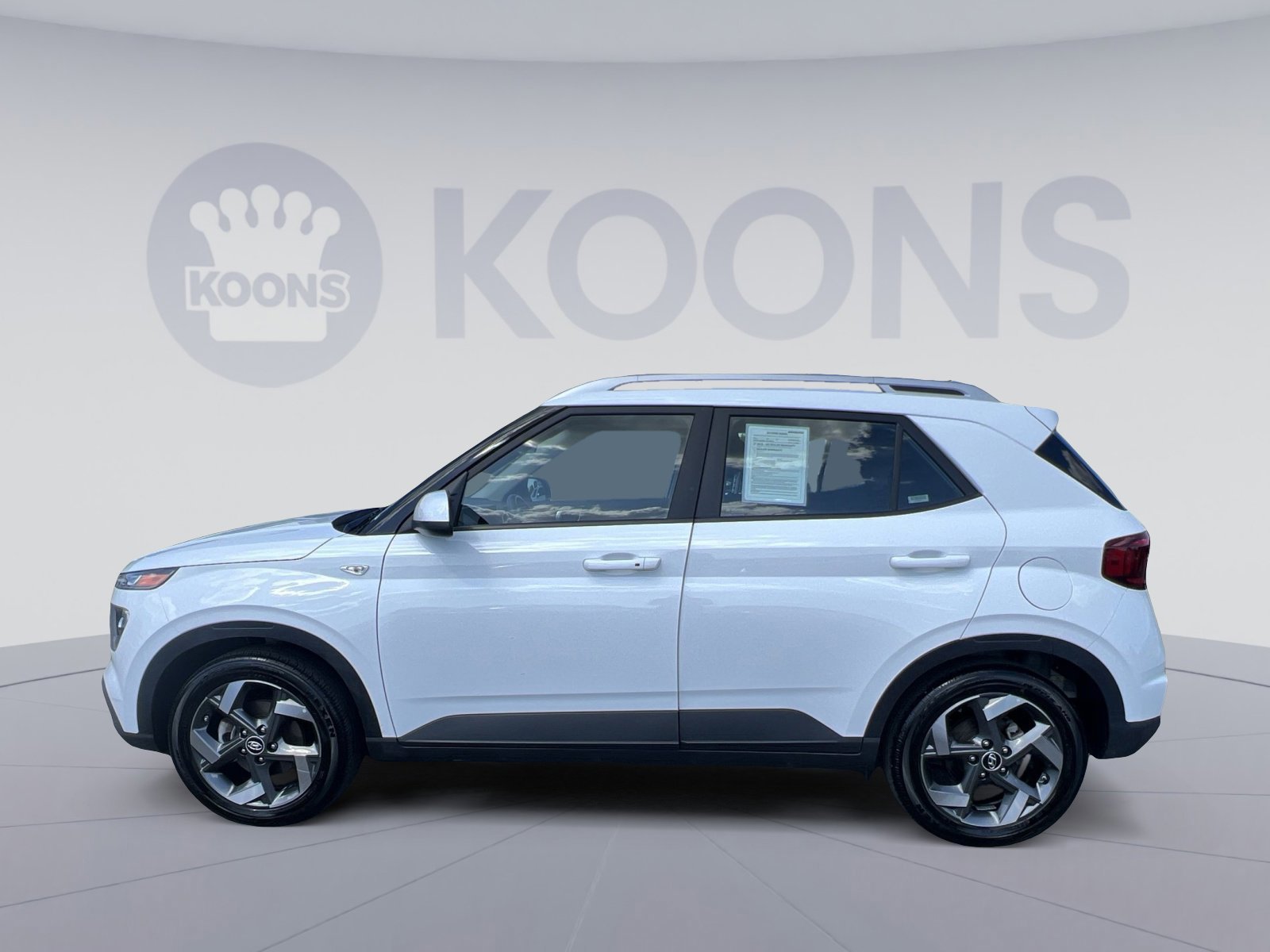 Used 2025 Hyundai Venue SEL FWD image 3
