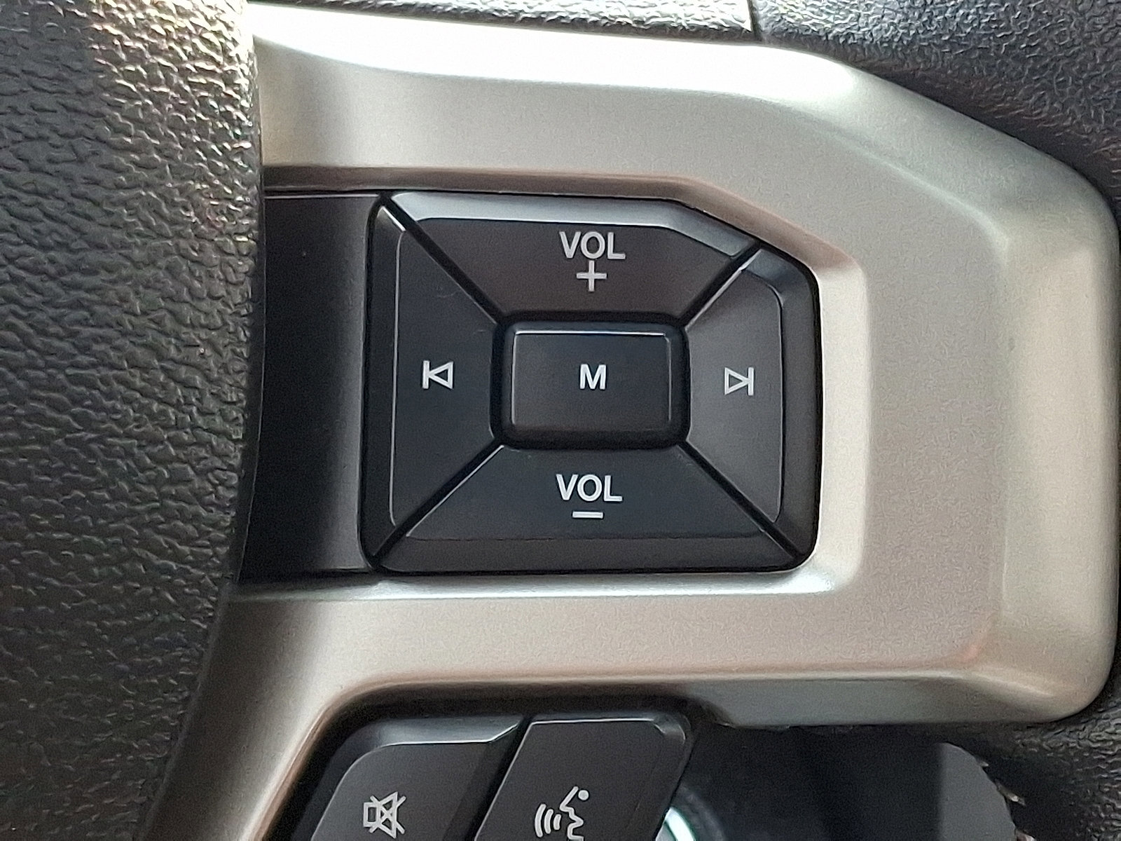 Certified 2020 Ford F150 Lariat w/ Equipment Group 502A Luxury image 23