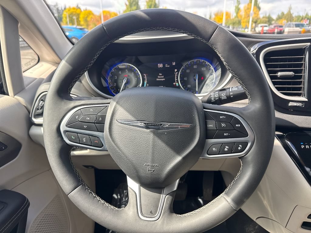 Used 2024 Chrysler Pacifica Touring-L FWD image 21