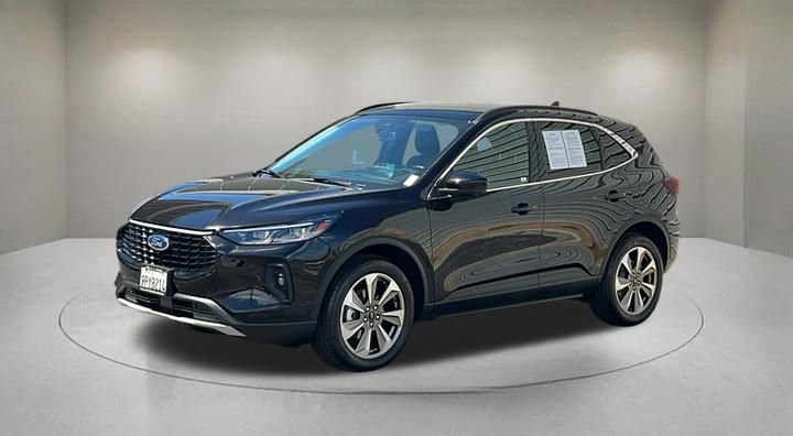 Certified 2025 Ford Escape Platinum w/ Premium Technology Package AWD/4WD image 4