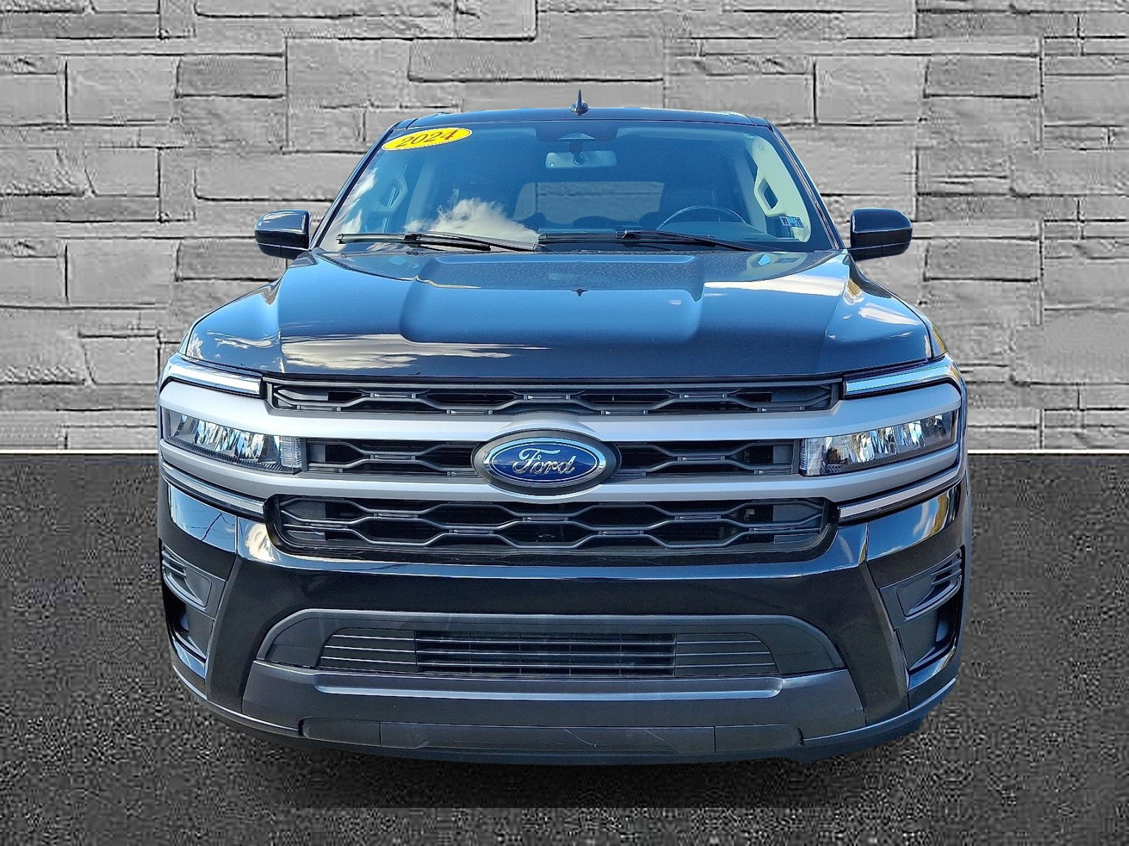 Certified 2024 Ford Expedition Max XLT image 3