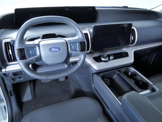 Certified 2025 Ford Expedition Active AWD/4WD image 3