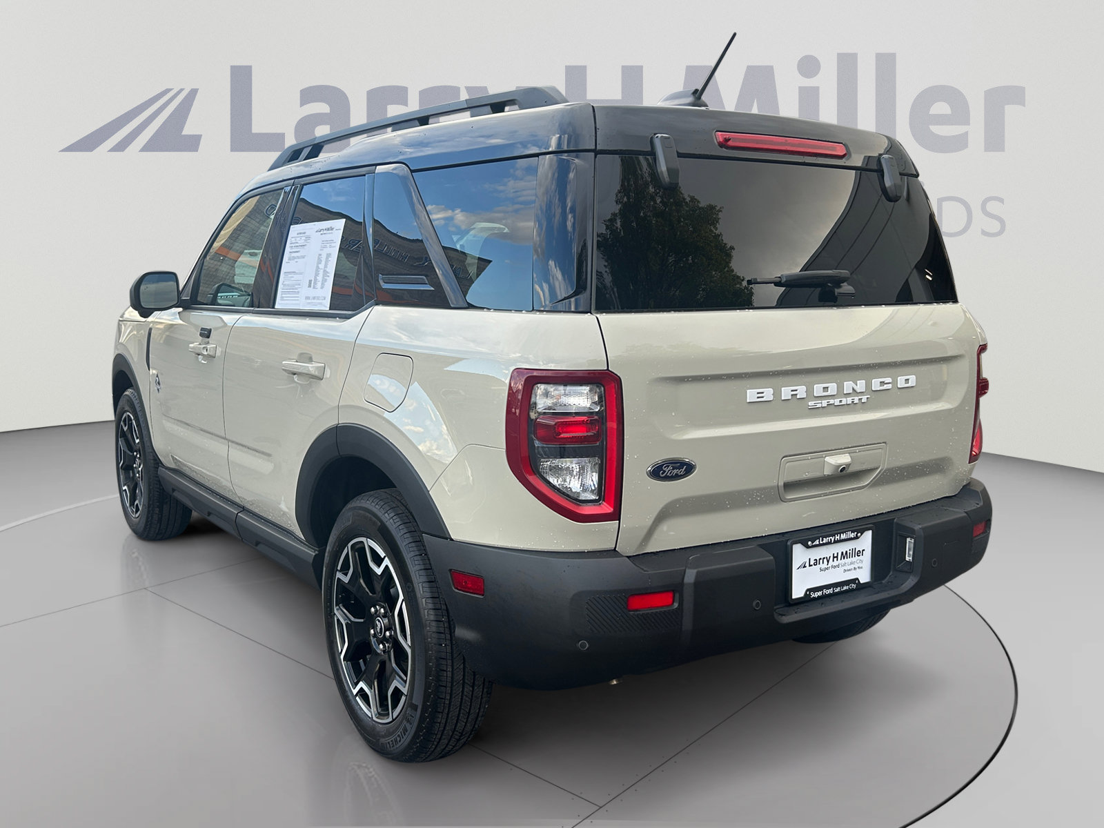 Certified 2025 Ford Bronco Sport Outer Banks w/ Outer Banks Tech Package+ AWD/4WD image 3
