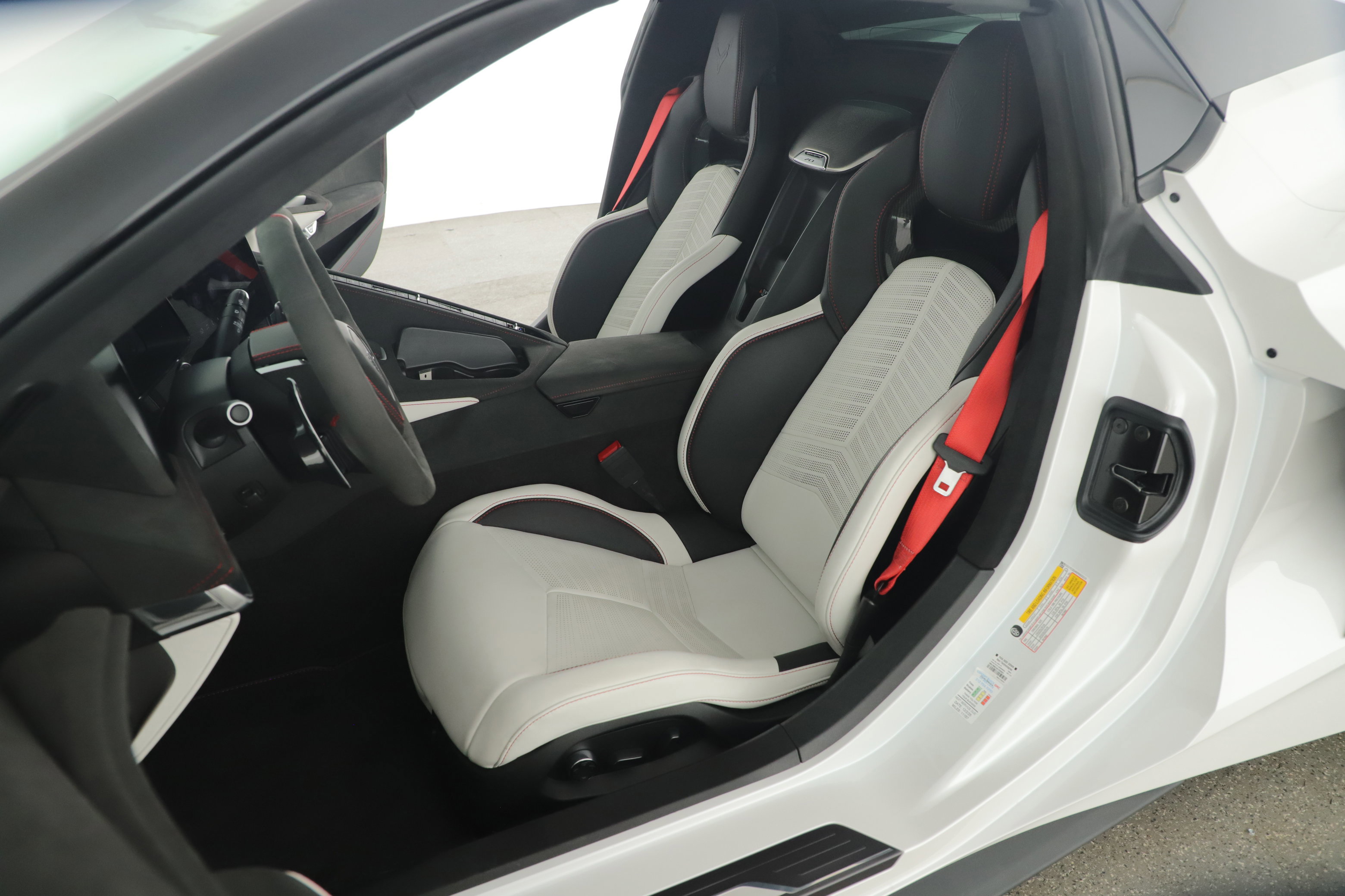 Used 2023 Chevrolet Corvette Stingray Premium Conv w/ Z51 Performance Package image 18