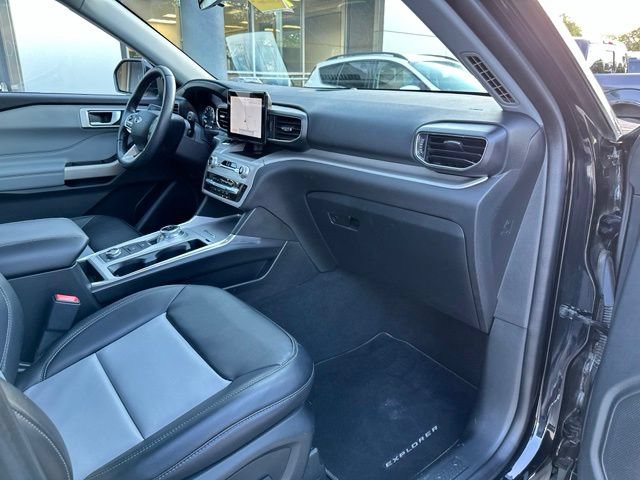 Certified 2023 Ford Explorer XLT w/ Equipment Group 202A AWD/4WD image 60