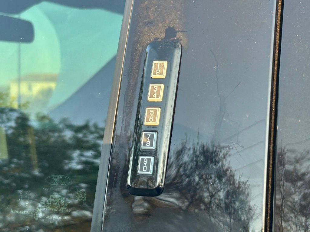 Certified 2023 Ford F450 XLT w/ XLT Value Package image 18