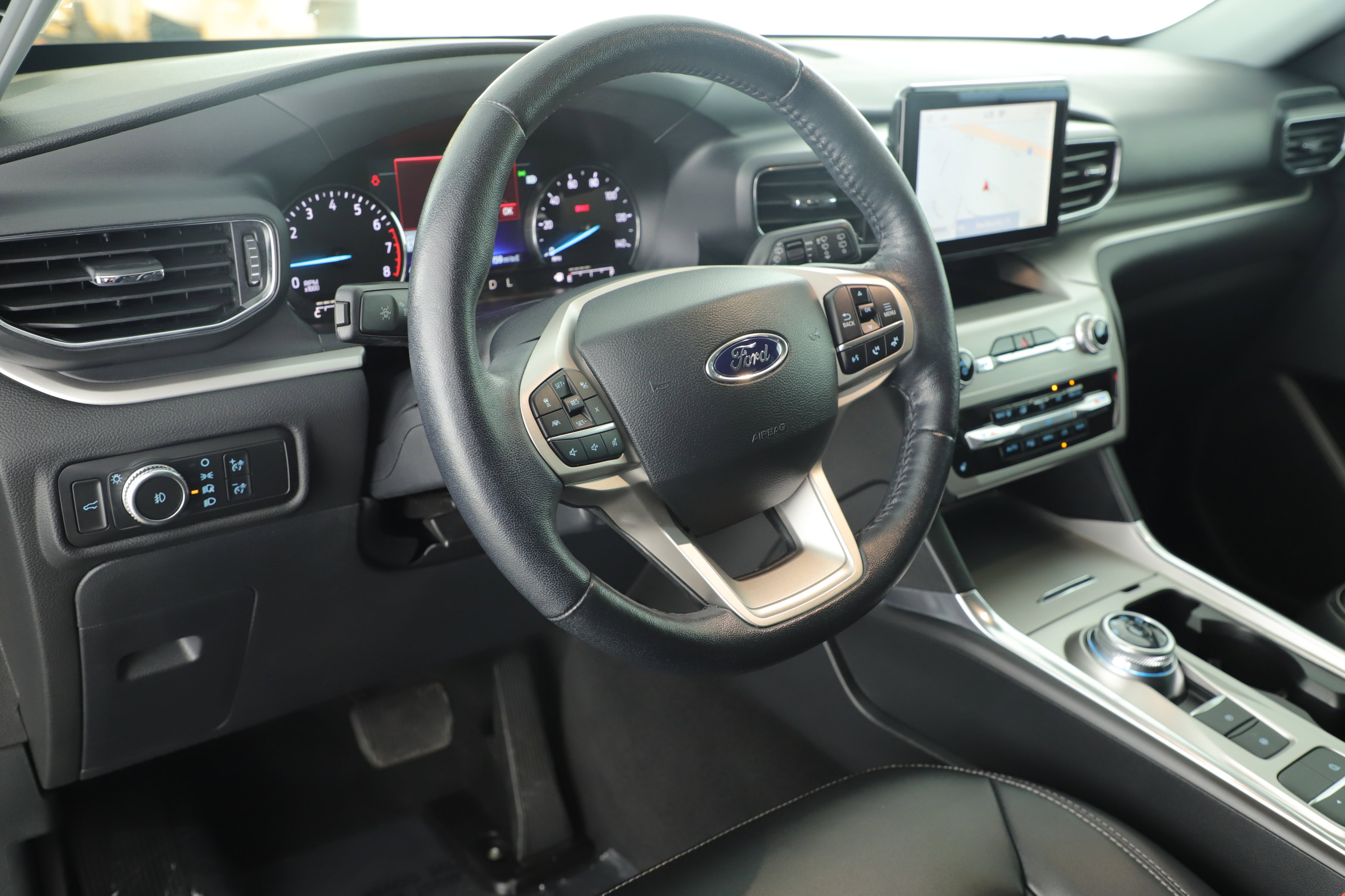 Certified 2022 Ford Explorer XLT w/ Equipment Group 202A RWD image 10