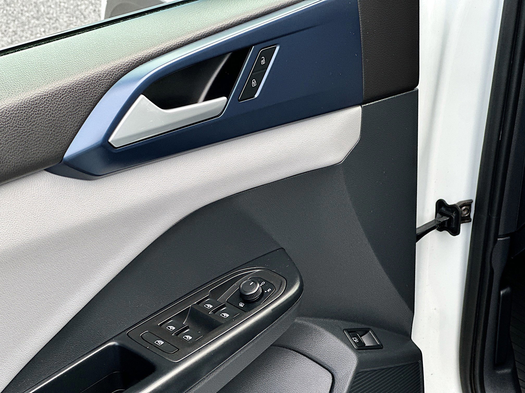 Used 2023 Volkswagen Taos SE image 11