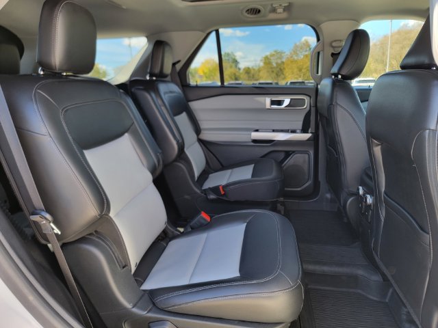 Certified 2022 Ford Explorer XLT w/ Equipment Group 202A AWD/4WD image 24