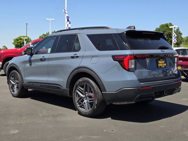 Certified 2025 Ford Explorer ST-Line w/ Premium Package AWD/4WD image 6