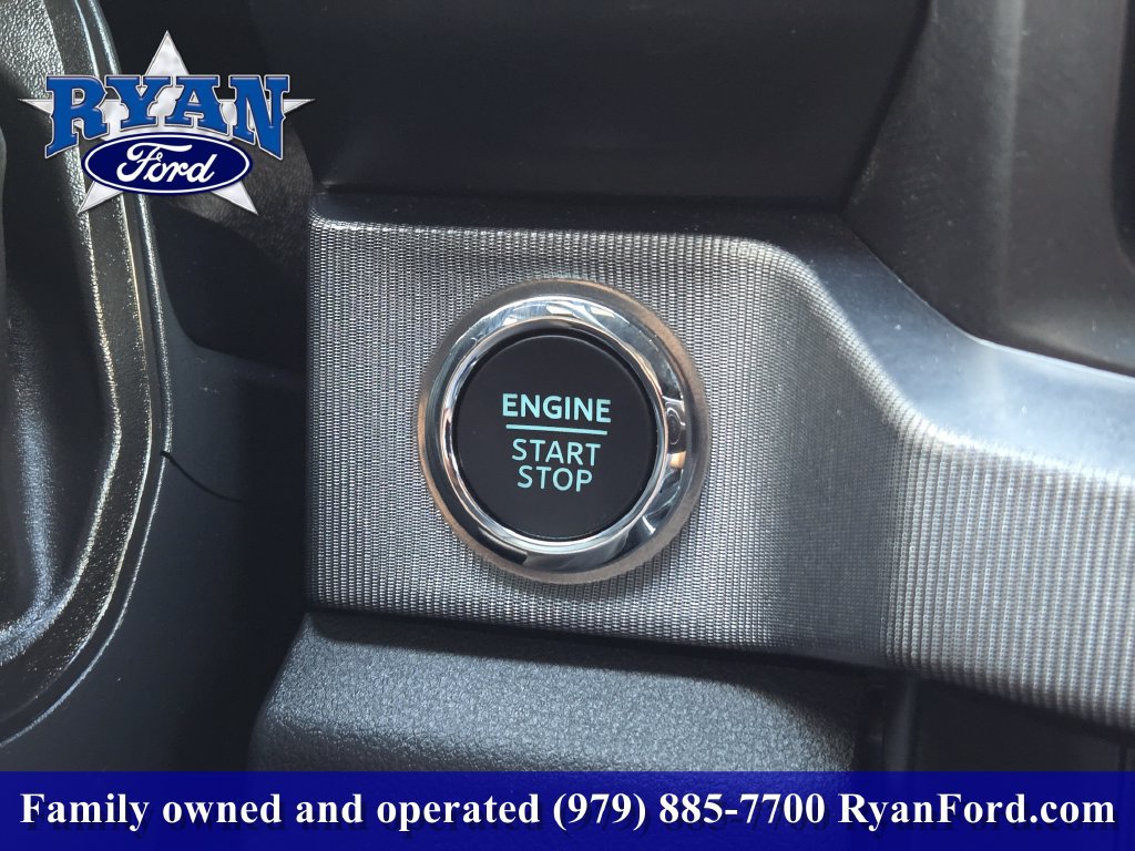 Certified 2025 Ford F250 Platinum w/ FX4 Off-Road Package AWD/4WD image 16